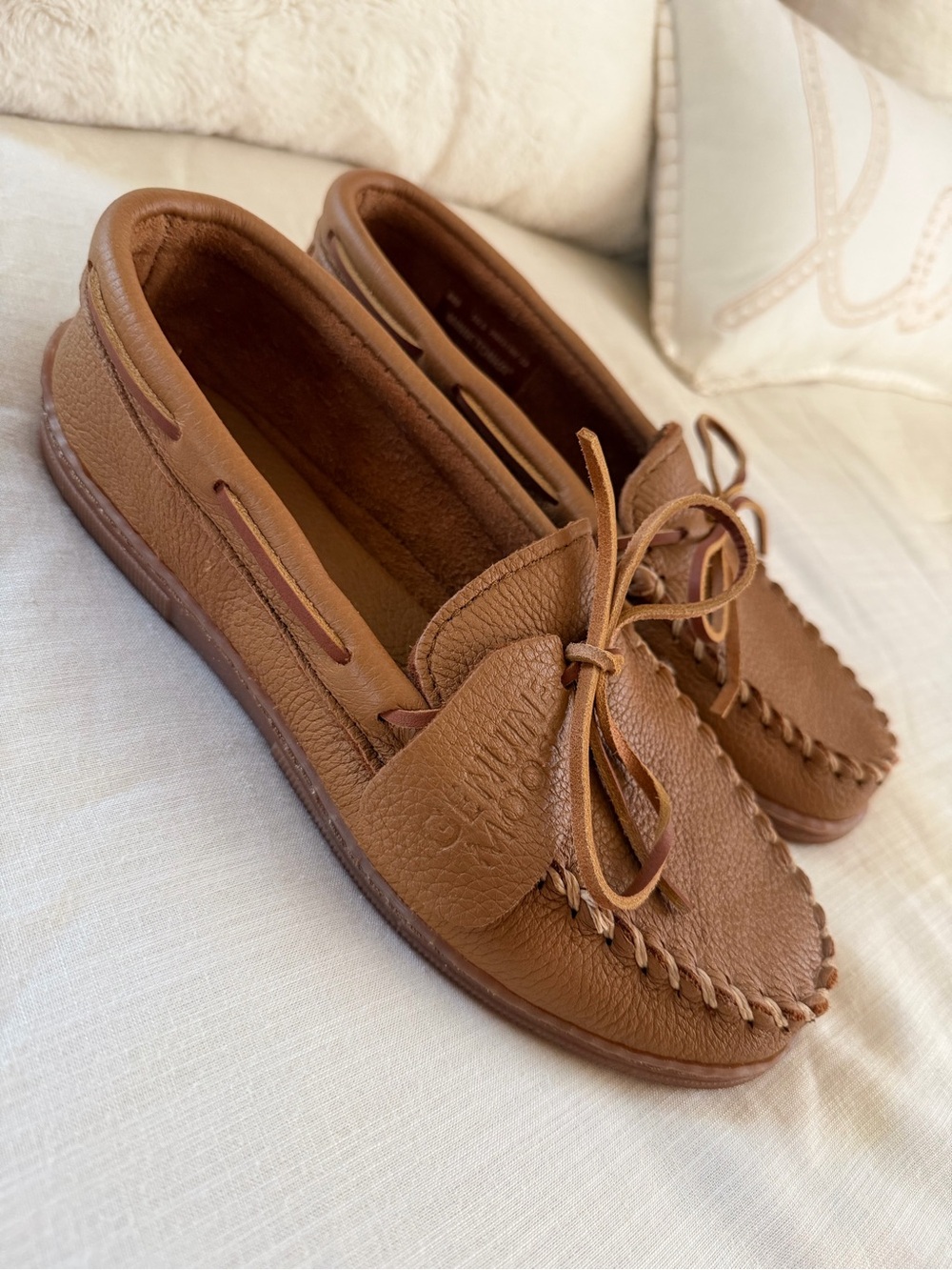 Minnetonka 🫎 Moosehide Classic Moccasin Men’s size 10.5 ( super soft leather )